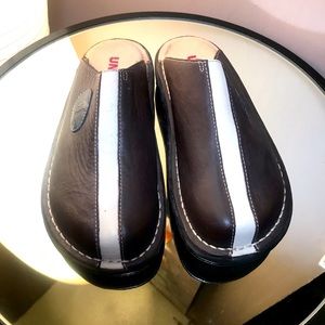 UNIONBAY leather slides